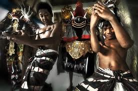 Boys perform with krisses - Mio Cade on Flickr